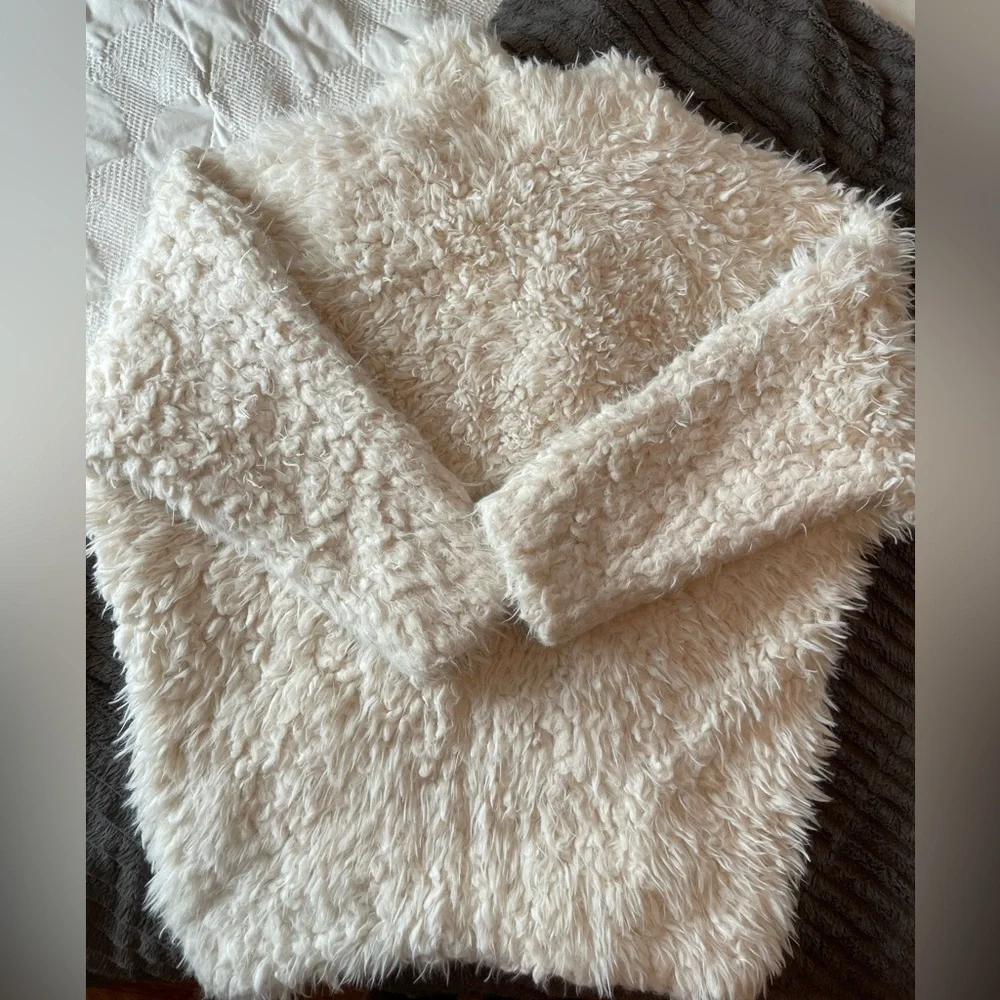 White Faux Fur Fuzzy Express Jacket / Coat size XS/S - Picture 6 of 7